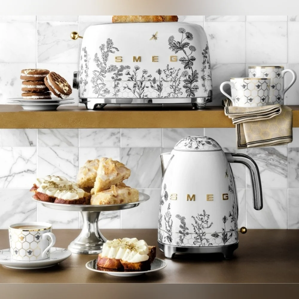 BESTSELLER SMEG Honeycomb Electric Kettle
